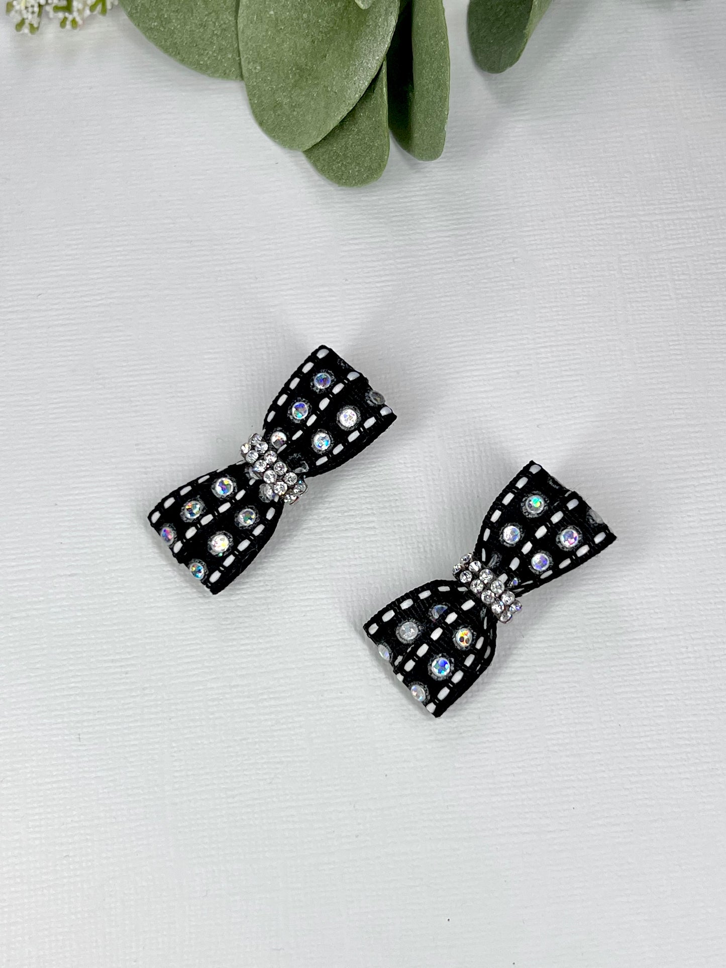 ๐พ Tiny bows, big personality! ๐ Perfect for adding a playful and stylish touch to your furry friendโs look. ๐ #PetStyle #FabulousBowsForPets