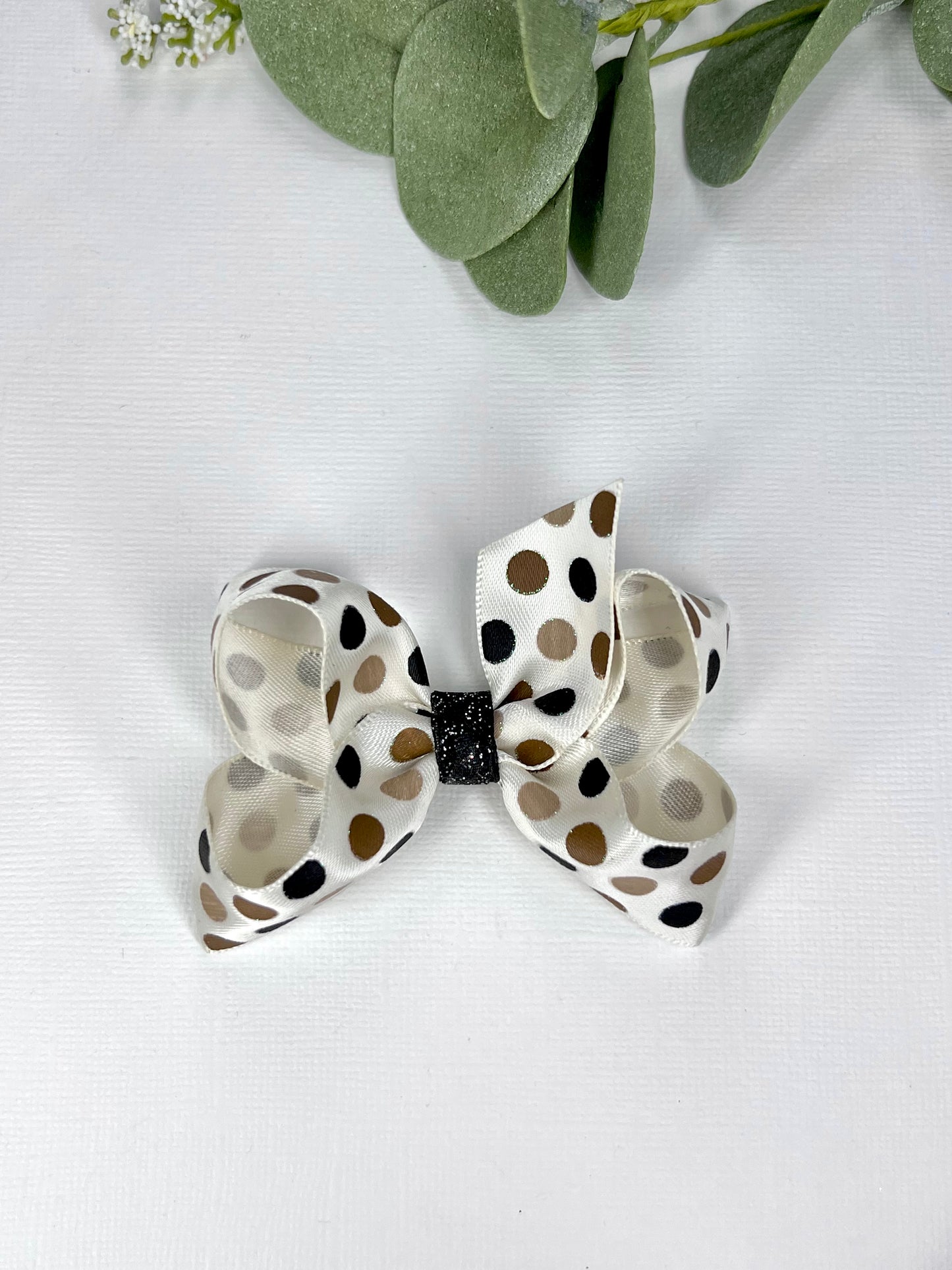 ๐พ Tiny bows, big personality! ๐ Perfect for adding a playful and stylish touch to your furry friendโs look. ๐ #PetStyle #FabulousBowsForPets