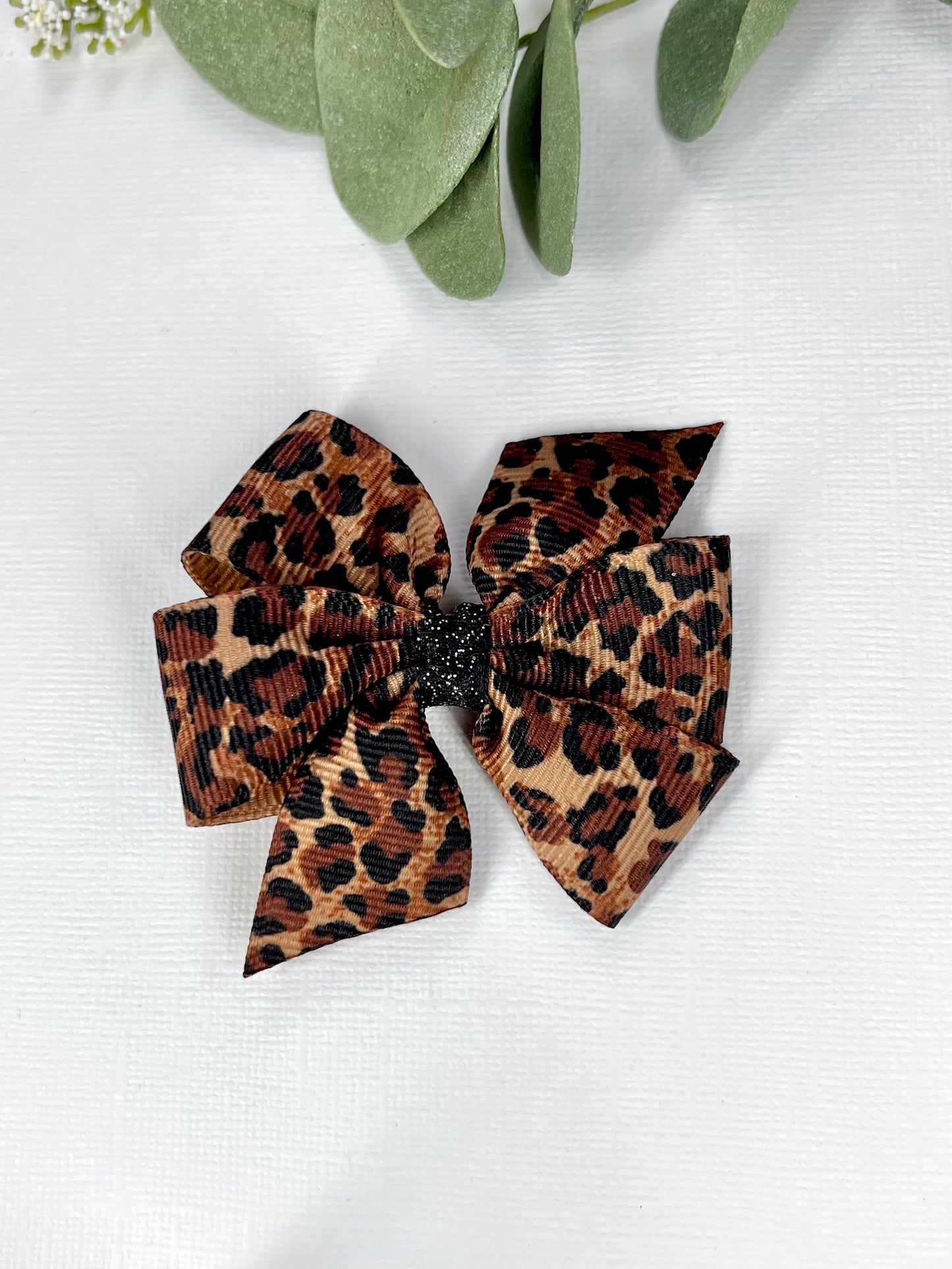 ๐พ Tiny bows, big personality! ๐ Perfect for adding a playful and stylish touch to your furry friendโs look. ๐ #PetStyle #FabulousBowsForPets