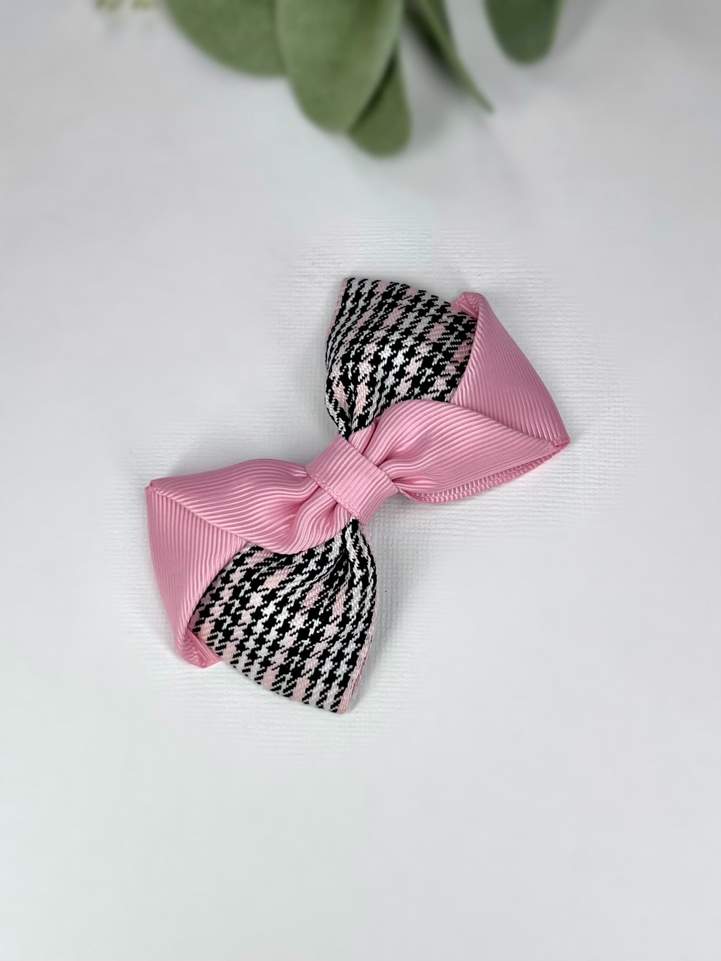 ✨ Cozy up your style this winter with our elegant plaid bow collection ❄️ Perfect for adding a festive touch to any outfit! #fabulousuniquecreations #WinterCollection #HandmadeBows