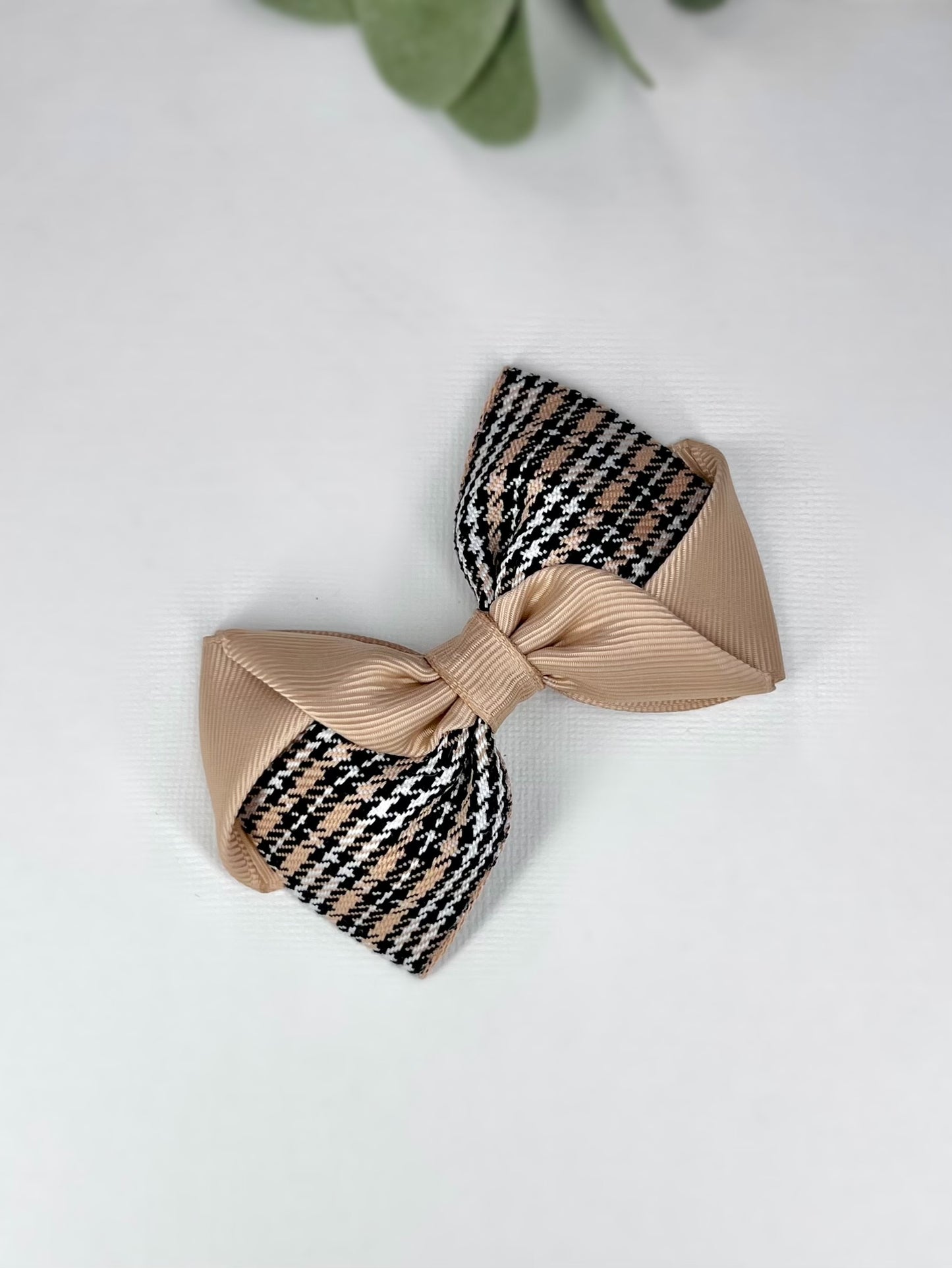 ✨ Cozy up your style this winter with our elegant plaid bow collection ❄️ Perfect for adding a festive touch to any outfit! #fabulousuniquecreations #WinterCollection #HandmadeBows