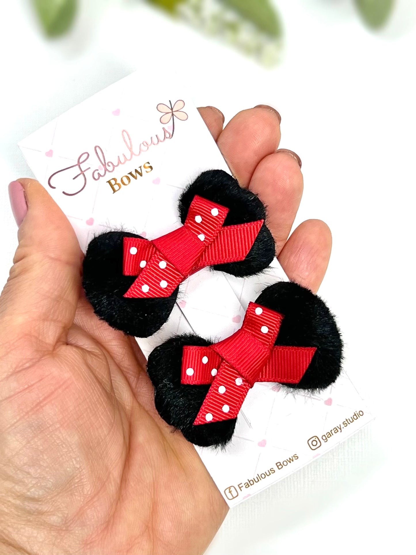 Add a touch of fun and charm to your little one’s look with our adorable hair clips! 🖤🎀 Perfect for playful days and special moments alike!