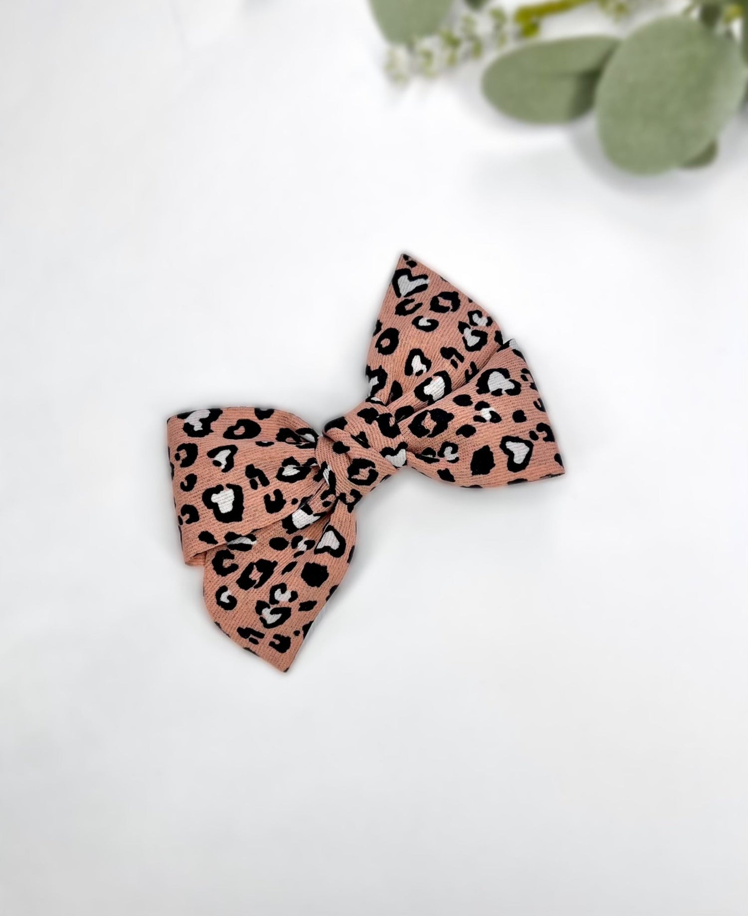 Bold and beautiful! These chic prints bring a touch of wild and whimsical to your little one’s accessories. Girls Hair Clips🌸✨