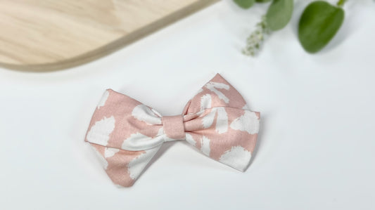 Style meets sustainability! 🌿 These organic cotton hair bows are the perfect blend of elegance and comfort. Available in 5 chic colors, they’re ideal for any occasion.