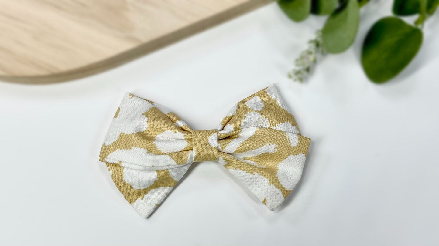 Style meets sustainability! 🌿 These organic cotton hair bows are the perfect blend of elegance and comfort. Available in 5 chic colors, they’re ideal for any occasion.