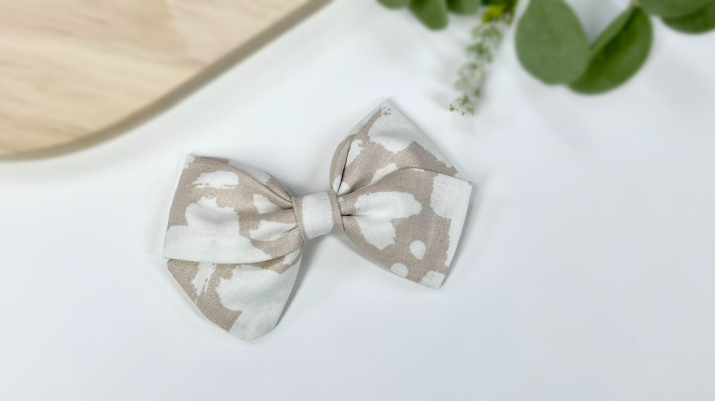 Style meets sustainability! 🌿 These organic cotton hair bows are the perfect blend of elegance and comfort. Available in 5 chic colors, they’re ideal for any occasion.