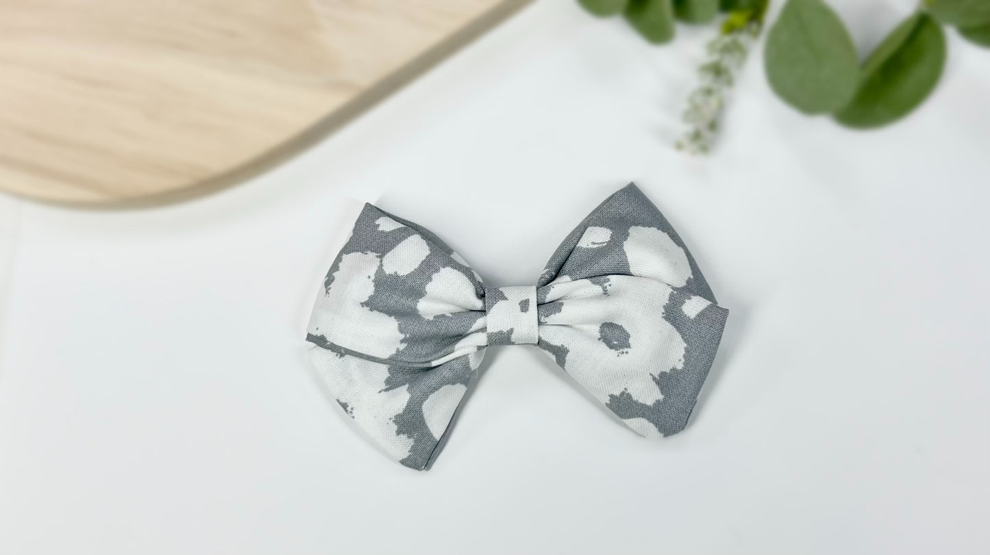 Style meets sustainability! 🌿 These organic cotton hair bows are the perfect blend of elegance and comfort. Available in 5 chic colors, they’re ideal for any occasion.